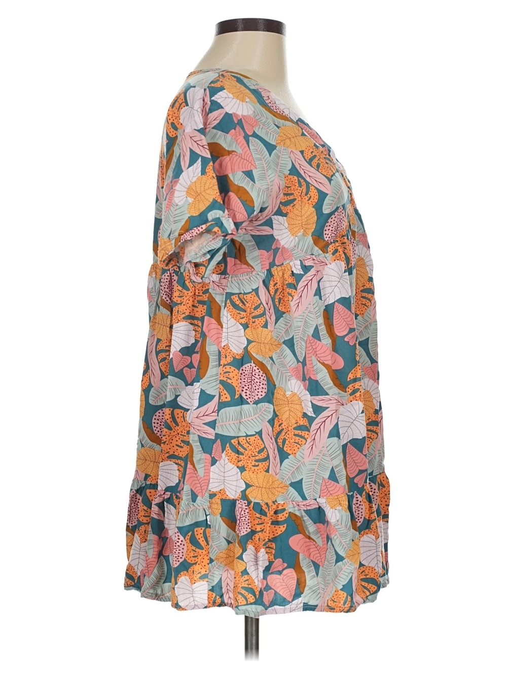 Cupshe high gathered waist v-neck colorful floral flaired tiered blouse. - Picture 3 of 11